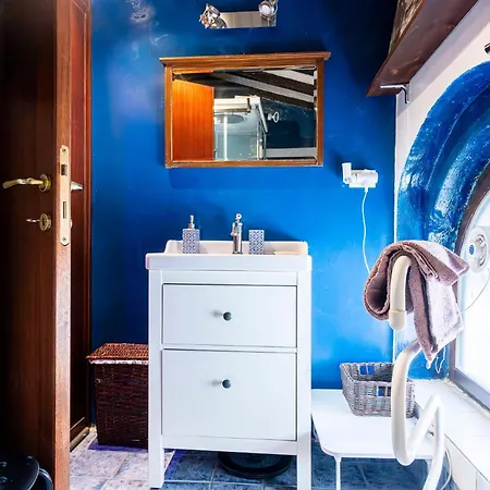 Guesthost - Stylish Flat In The Heart Of