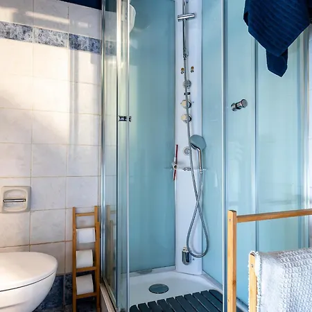 Guesthost - Stylish Flat In The Heart Of * Livorno