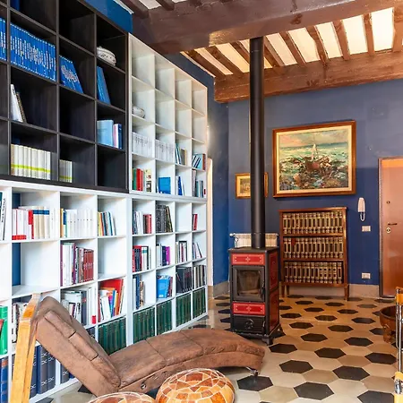 Guesthost - Stylish Flat In The Heart Of